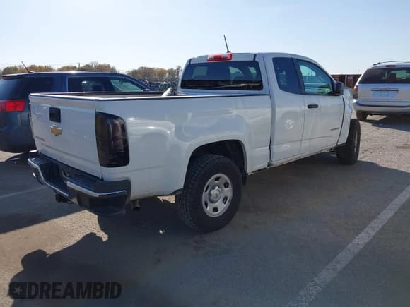 ✅ 2018 Chevrolet Colorado 2WD Work Truck • VIN: 1GCHSBEA3J1282026 • Lot: 43657931. Wystawiony na IAAI z przebiegiem 109 426 mil. Bezpłatny archiwum sprzedaży aukcyjnych z USA i szczegółowy raport historii pojazdu na DreamBid. Zdjęcie 4.