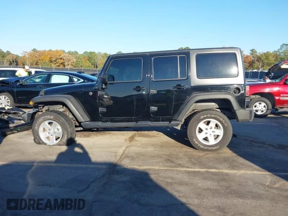 ✅ 2015 Jeep Wrangler Unlimited Sport • VIN: 1C4HJWDGXFL722285 • Lot: 43608676. Listed on IAAI with 121,574 mi. Free auction sales archive from the USA and detailed vehicle history report at DreamBid. Image 14.
