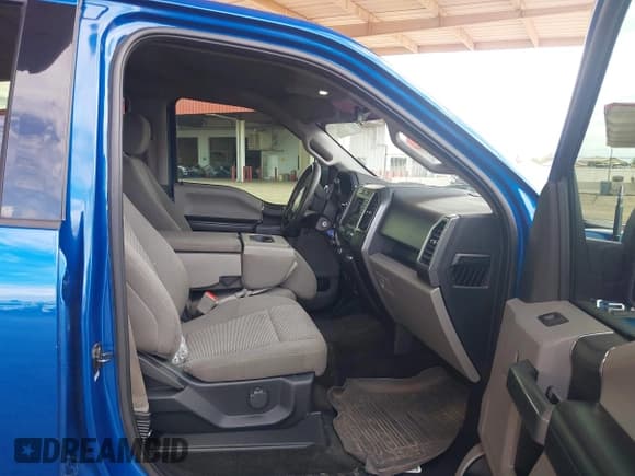 ✅ 2018 Ford F-150 XL • VIN: 1FTEW1E56JKC05195 • Lot: 43774720. Wystawiony na IAAI z przebiegiem 153 732 mil. Bezpłatny archiwum sprzedaży aukcyjnych z USA i szczegółowy raport historii pojazdu na DreamBid. Zdjęcie 5.