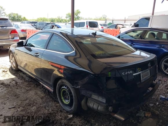 ✅ 2015 Mercedes-Benz C 250 • VIN: WDDGJ4HB7FG363989 • Lot: 42536860. Wystawiony na IAAI z przebiegiem 128 798 mil. Bezpłatny archiwum sprzedaży aukcyjnych z USA i szczegółowy raport historii pojazdu na DreamBid. Zdjęcie 3.