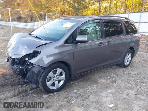 ✅ 2016 Toyota Sienna LE • VIN: 5TDKK3DC5GS712732 • Lot: 43641720. Listed on IAAI with 26,839 mi. Free auction sales archive from the USA and detailed vehicle history report at DreamBid. Image 17.