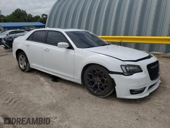 ✅ 2020 Chrysler 300 S • VIN: 2C3CCABT7LH220497 • Лот: 67216485. Опубликован ранее на Copart с пробегом 41 630 миль. Бесплатный доступ к архиву аукционных продаж из США и подробный отчёт об истории автомобиля на DreamBid. Изображение 4.