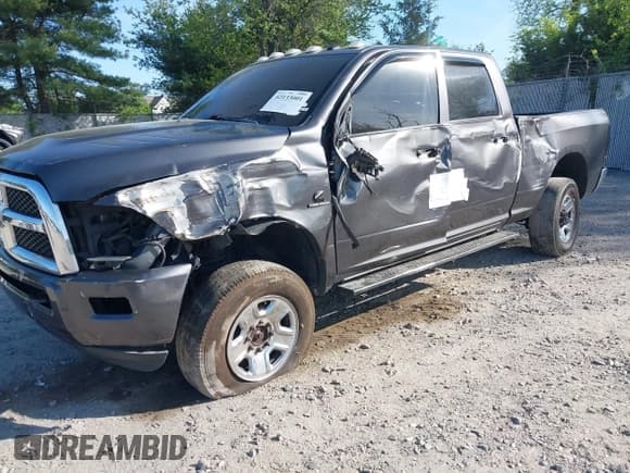 ✅ 2018 Ram 2500 Tradesman • VIN: 3C6UR5CL1JG390282 • Lot: 42133001. Listed on IAAI with 256,087 mi. Free auction sales archive from the USA and detailed vehicle history report at DreamBid. Image 17.
