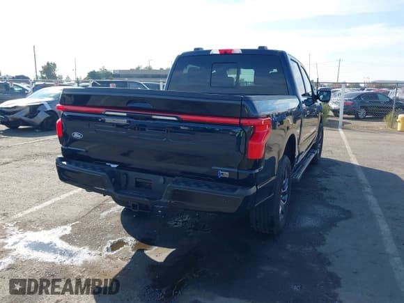 ✅ 2024 Ford F-150 Lightning Lariat • VIN: 1FT6W5L70RWG20209 • Лот: 43541337. Опубликован ранее на IAAI с пробегом 9 054 миль. Бесплатный доступ к архиву аукционных продаж из США и подробный отчёт об истории автомобиля на DreamBid. Изображение 4.