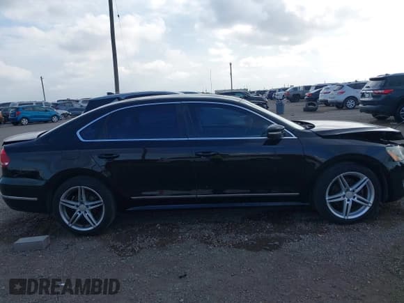 ✅ 2015 Volkswagen Passat SE • VIN: 1VWBV7A34FC037701 • Лот: 43715688. Опубликован ранее на IAAI с пробегом 180 467 миль. Бесплатный доступ к архиву аукционных продаж из США и подробный отчёт об истории автомобиля на DreamBid. Изображение 13.