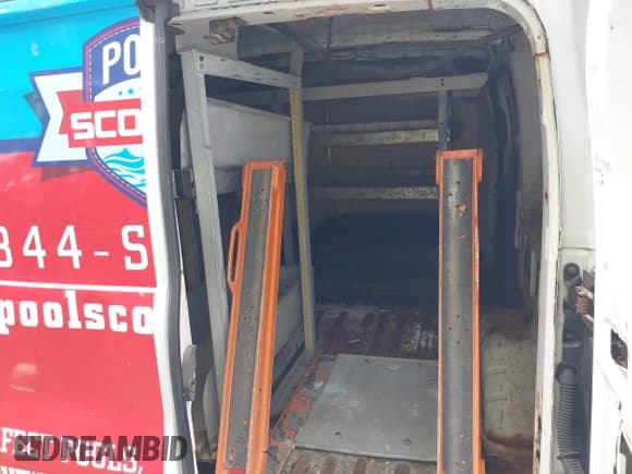 ✅ 2017 Ford Transit • VIN: 1FTYE1YM7HKA67700 • Lot: 42805485. Wystawiony na IAAI z przebiegiem 86 298 mil. Bezpłatny archiwum sprzedaży aukcyjnych z USA i szczegółowy raport historii pojazdu na DreamBid. Zdjęcie 8.