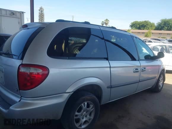 2002 Dodge Caravan EX с VIN 2B8GP74L62R701721, выставлен на аукционе IAAI как лот 42372234 с пробегом Не указан миль и . История ставок и продаж доступна на DreamBid. Изображение 14.