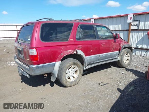 ✅ 1997 Toyota 4Runner Limited • VIN: JT3GN87R1V0038433 • Лот: 42702040. Опубликован ранее на IAAI с пробегом 267 923 миль. Бесплатный доступ к архиву аукционных продаж из США и подробный отчёт об истории автомобиля на DreamBid. Изображение 4.
