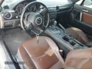 ✅ 2015 Mazda MX-5 Miata Grand Touring • VIN: JM1NC2PF5F0240754 • Lot: 56423815. Wystawiony na Copart z przebiegiem Nie podano. Bezpłatny archiwum sprzedaży aukcyjnych z USA i szczegółowy raport historii pojazdu na DreamBid. Zdjęcie 8.