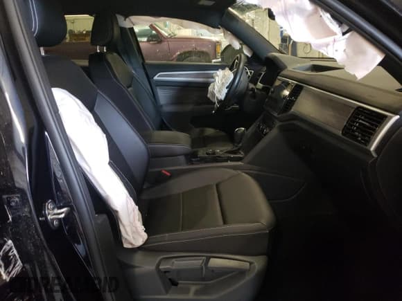 ✅ 2023 Volkswagen Atlas SE • VIN: 1V2HE2CA0PC222288 • Lot: 57166165. Listed on Copart with 18,142 mi. Free auction sales archive from the USA and detailed vehicle history report at DreamBid. Image 7.