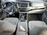 ✅ 2016 Toyota Highlander LE • VIN: 5TDZARFHXGS022133 • Lot: 46075714. Wystawiony na Copart z przebiegiem 209 273 mil. Bezpłatny archiwum sprzedaży aukcyjnych z USA i szczegółowy raport historii pojazdu na DreamBid. Zdjęcie 8.