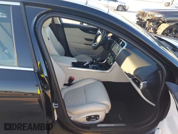 ✅ 2020 Jaguar XE S • VIN: SAJAJ4FX4LCP60790 • Lot: 43556056. Listed on IAAI with 61,684 mi. Free auction sales archive from the USA and detailed vehicle history report at DreamBid. Image 5.