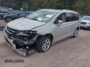 ✅ 2020 Chrysler Pacifica Limited • VIN: 2C4RC1GG9LR156300 • Lot: 43546540. Wystawiony na IAAI z przebiegiem Nie podano. Bezpłatny archiwum sprzedaży aukcyjnych z USA i szczegółowy raport historii pojazdu na DreamBid. Zdjęcie 2.