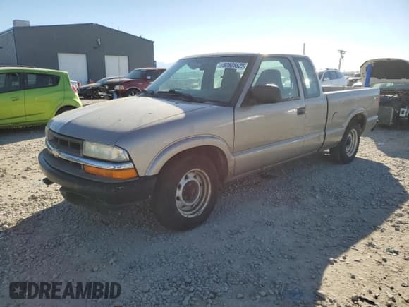 ✅ 2003 Chevrolet S-10 LS • VIN: 1GCCS19H538272863 • Lot: 92825525. Listed on Copart with 194,982 mi. Free auction sales archive from the USA and detailed vehicle history report at DreamBid. Image 1.