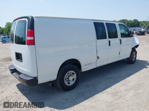 ✅ 2019 Chevrolet Express Cargo • VIN: 1GCWGBFP1K1355374 • Лот: 42350765. Опубликован ранее на IAAI с пробегом 316 510 миль. Бесплатный доступ к архиву аукционных продаж из США и подробный отчёт об истории автомобиля на DreamBid. Изображение 4.