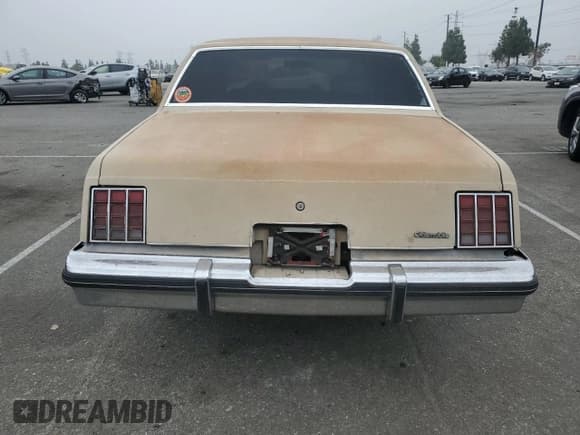 ✅ 1982 Oldsmobile Cutlass Supreme • VIN: 1G3AR69A1CM537658 • Lot: 76209654. Wystawiony na Copart z przebiegiem 23 309 mil. Bezpłatny archiwum sprzedaży aukcyjnych z USA i szczegółowy raport historii pojazdu na DreamBid. Zdjęcie 6.