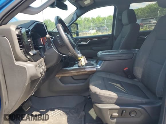 ✅ 2022 Chevrolet Silverado 1500 LT Trail Boss • VIN: 3GCUDFETXNG581439 • Lot: 61172525. Wystawiony na Copart z przebiegiem 56 687 mil. Bezpłatny archiwum sprzedaży aukcyjnych z USA i szczegółowy raport historii pojazdu na DreamBid. Zdjęcie 7.