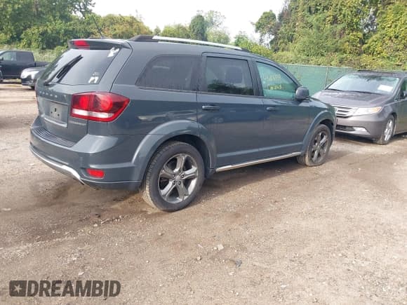 ✅ 2017 Dodge Journey Crossroad • VIN: 3C4PDCGB7HT563752 • Lot: 43286337. Listed on IAAI with 168,603 mi. Free auction sales archive from the USA and detailed vehicle history report at DreamBid. Image 4.