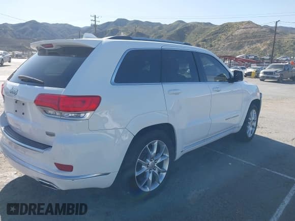 ✅ 2016 Jeep Grand Cherokee • VIN: 1C4RJEJM8GC321506 • Lot: 41969587. Listed on IAAI with 226,072 mi. Free auction sales archive from the USA and detailed vehicle history report at DreamBid. Image 4.