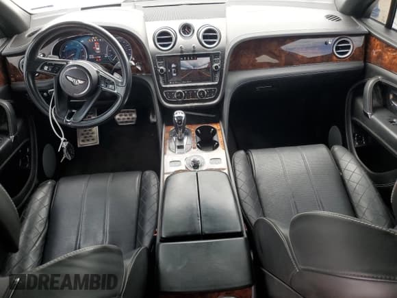 ✅ 2018 Bentley Bentayga Signature • VIN: SJAAC2ZV2JC017454 • Лот: 58329085. Опубликован ранее на Copart с пробегом 76 318 миль. Бесплатный доступ к архиву аукционных продаж из США и подробный отчёт об истории автомобиля на DreamBid. Изображение 8.