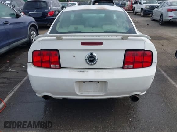 ✅ 2006 Ford Mustang GT Deluxe • VIN: 1ZVFT82H865246421 • Lot: 42007809. Listed on IAAI with 205,896 mi. Free auction sales archive from the USA and detailed vehicle history report at DreamBid. Image 16.