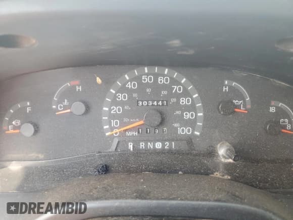 ✅ 1998 Ford Econoline Wagon XL • VIN: 1FBNE31L0WHB14421 • Лот: 81054625. Опубликован ранее на Copart с пробегом 303 441 миль. Бесплатный доступ к архиву аукционных продаж из США и подробный отчёт об истории автомобиля на DreamBid. Изображение 9.