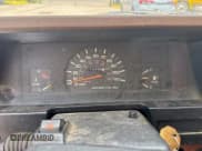 ✅ 1985 Toyota Pickup Deluxe • VIN: JT4RN56D9F5042940 • Lot: 62012505. Wystawiony na Copart z przebiegiem 178 298 mil. Bezpłatny archiwum sprzedaży aukcyjnych z USA i szczegółowy raport historii pojazdu na DreamBid. Zdjęcie 8.