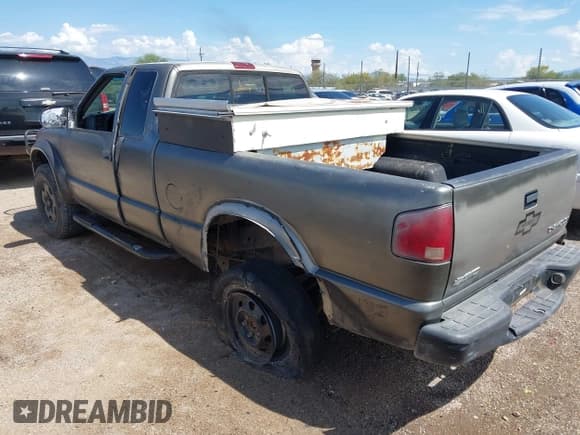 ✅ 2001 Chevrolet S-10 LS ZR2 • VIN: 1GCCT19W918206003 • Лот: 43165896. Опубликован ранее на IAAI с пробегом 125 223 миль. Бесплатный доступ к архиву аукционных продаж из США и подробный отчёт об истории автомобиля на DreamBid. Изображение 3.