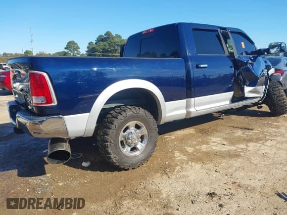 ✅ 2013 Ram 2500 Laramie • VIN: 3C6UR5FL2DG584612 • Lot: 41007044. Wystawiony na IAAI z przebiegiem Nie podano. Bezpłatny archiwum sprzedaży aukcyjnych z USA i szczegółowy raport historii pojazdu na DreamBid. Zdjęcie 4.