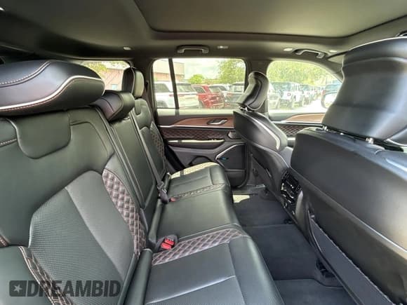 ✅ 2022 Jeep Grand Cherokee • VIN: 1C4RJHNG8N8500991 • Lot: 67420085. Listed on Copart with 41,614 mi. Free auction sales archive from the USA and detailed vehicle history report at DreamBid. Image 6.