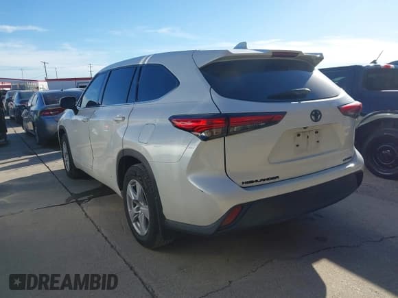 ✅ 2020 Toyota Highlander LE • VIN: 5TDBZRBH5LS519715 • Lot: 43927543. Listed on IAAI with 127,915 mi. Free auction sales archive from the USA and detailed vehicle history report at DreamBid. Image 3.