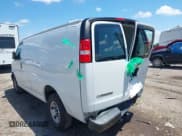 ✅ 2019 Chevrolet Express Cargo • VIN: 1GCWGAFP6K1368910 • Lot: 42194961. Wystawiony na IAAI z przebiegiem 69 359 mil. Bezpłatny archiwum sprzedaży aukcyjnych z USA i szczegółowy raport historii pojazdu na DreamBid. Zdjęcie 3.