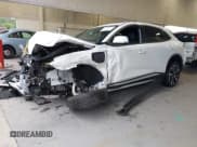 ✅ 2024 VinFast VF 8 Plus • VIN: RLLV1AFAXRH006563 • Lot: 42237415. Wystawiony na IAAI z przebiegiem 9 667 mil. Bezpłatny archiwum sprzedaży aukcyjnych z USA i szczegółowy raport historii pojazdu na DreamBid. Zdjęcie 18.