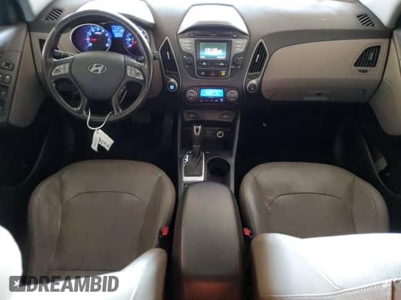 2015 Hyundai Tucson SE z VIN KM8JU3AG3FU117302, wystawiony jako Copart lot #74032084 z przebiegiem 126 172 mil mil oraz Czysty tytuł • Clean title. Historia ofert i sprzedaży dostępna na DreamBid. Obrazek 8.