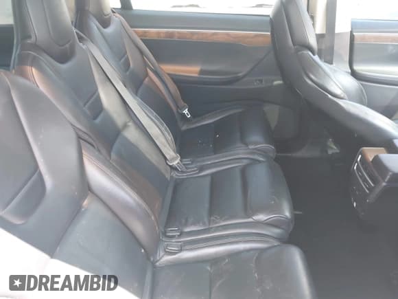 ✅ 2016 Tesla Model X P90D • VIN: 5YJXCAE42GF002173 • Лот: 43046290. Опубликован ранее на IAAI с пробегом 117 268 миль. Бесплатный доступ к архиву аукционных продаж из США и подробный отчёт об истории автомобиля на DreamBid. Изображение 8.