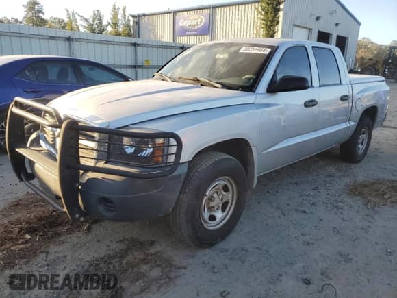 2006 Dodge Dakota ST z VIN 1D7HE28K46S609004, wystawiony jako Copart lot #80251664 z przebiegiem Nie podano mil oraz Czysty tytuł • Clean title. Historia ofert i sprzedaży dostępna na DreamBid. Obrazek 1.