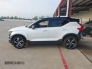 ✅ 2019 Volvo XC40 R-Design • VIN: YV4AC2HM7K2149105 • Lot: 41857899. Listed on IAAI with 122,736 mi. Free auction sales archive from the USA and detailed vehicle history report at DreamBid. Image 14.