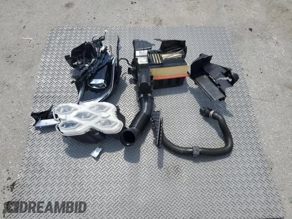 ✅ 2024 Volkswagen Golf GTI 380 S • VIN: WVWHA7CD8RW152416 • Лот: 67045085. Опубликован ранее на Copart с пробегом 19 373 миль. Бесплатный доступ к архиву аукционных продаж из США и подробный отчёт об истории автомобиля на DreamBid. Изображение 12.