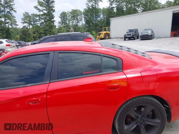 ✅ 2018 Dodge Charger SXT Plus • VIN: 2C3CDXHG8JH134557 • Лот: 42803161. Опубликован ранее на IAAI с пробегом 111 052 миль. Бесплатный доступ к архиву аукционных продаж из США и подробный отчёт об истории автомобиля на DreamBid. Изображение 15.