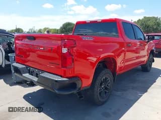 ✅ 2022 Chevrolet Silverado 1500 Custom Trail Boss • VIN: 3GCPDCEK0NG577340 • Lot: 43011035. Wystawiony na IAAI z przebiegiem 48 964 mil. Bezpłatny archiwum sprzedaży aukcyjnych z USA i szczegółowy raport historii pojazdu na DreamBid. Zdjęcie 4.