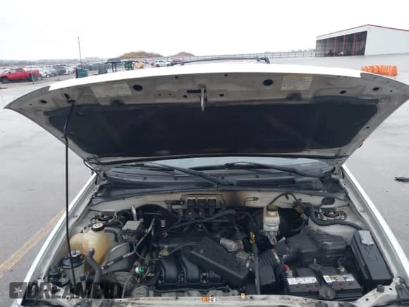 ✅ 2005 Ford Escape XLT • VIN: 1FMYU93125KA69876 • Lot: 41923043. Listed on IAAI with 186,306 mi. Free auction sales archive from the USA and detailed vehicle history report at DreamBid. Image 10.