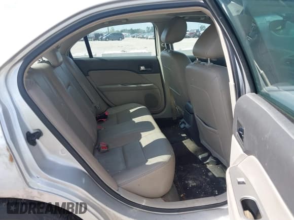 ✅ 2011 Ford Fusion Hybrid • VIN: 3FADP0L31BR292494 • Lot: 43022512. Wystawiony na IAAI z przebiegiem 124 840 mil. Bezpłatny archiwum sprzedaży aukcyjnych z USA i szczegółowy raport historii pojazdu na DreamBid. Zdjęcie 8.