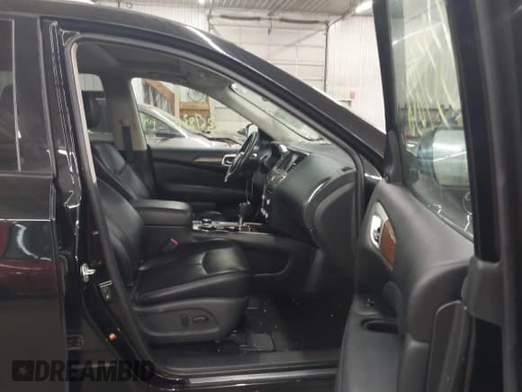 ✅ 2019 Nissan Pathfinder SV • VIN: 5N1DR2MM3KC651586 • Lot: 43351836. Wystawiony na IAAI z przebiegiem 85 912 mil. Bezpłatny archiwum sprzedaży aukcyjnych z USA i szczegółowy raport historii pojazdu na DreamBid. Zdjęcie 5.