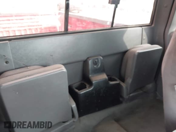 ✅ 1999 Ford Ranger XL • VIN: 1FTZR15V2XTA63259 • Lot: 43726811. Wystawiony na IAAI z przebiegiem 135 766 mil. Bezpłatny archiwum sprzedaży aukcyjnych z USA i szczegółowy raport historii pojazdu na DreamBid. Zdjęcie 8.