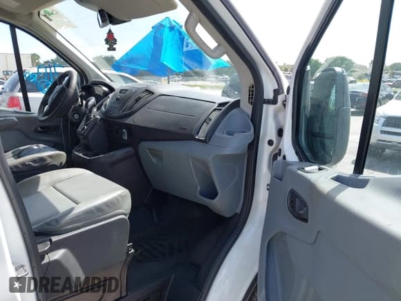 ✅ 2017 Ford Transit • VIN: 1FTYE1ZM1HKA40054 • Lot: 42844855. Wystawiony na IAAI z przebiegiem Nie podano. Bezpłatny archiwum sprzedaży aukcyjnych z USA i szczegółowy raport historii pojazdu na DreamBid. Zdjęcie 5.