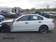 ✅ 2015 BMW 3 Series 328i xDrive • VIN: WBA3B5G56FNS11914 • Lot: 43523846. Wystawiony na IAAI z przebiegiem 124 841 mil. Bezpłatny archiwum sprzedaży aukcyjnych z USA i szczegółowy raport historii pojazdu na DreamBid. Zdjęcie 14.