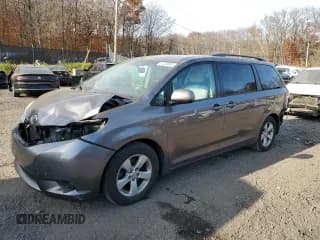 ✅ 2014 Toyota Sienna LE • VIN: 5TDKK3DC1ES521838 • Lot: 91239805. Listed on Copart with 139,460 mi. Free auction sales archive from the USA and detailed vehicle history report at DreamBid. Image 1.