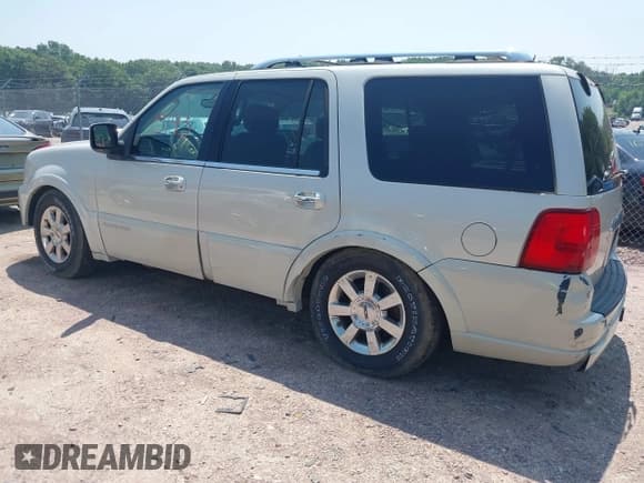 ✅ 2006 Lincoln Navigator Luxury • VIN: 5LMFU28566LJ23134 • Lot: 42705193. Wystawiony na IAAI z przebiegiem 131 355 mil. Bezpłatny archiwum sprzedaży aukcyjnych z USA i szczegółowy raport historii pojazdu na DreamBid. Zdjęcie 3.