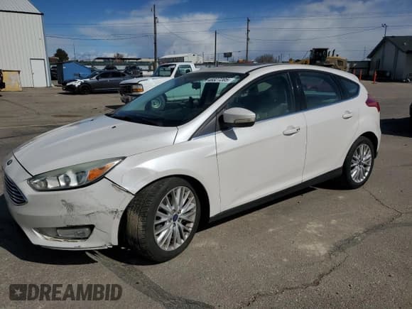 ✅ 2015 Ford Focus Titanium • VIN: 1FADP3N25FL211247 • Lot: 48327205. Wystawiony na Copart z przebiegiem 101 556 mil. Bezpłatny archiwum sprzedaży aukcyjnych z USA i szczegółowy raport historii pojazdu na DreamBid. Zdjęcie 1.