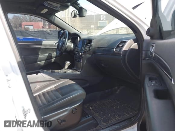 ✅ 2020 Jeep Grand Cherokee Limited • VIN: 1C4RJFBG9LC305386 • Lot: 41838821. Wystawiony na IAAI z przebiegiem Nie podano. Bezpłatny archiwum sprzedaży aukcyjnych z USA i szczegółowy raport historii pojazdu na DreamBid. Zdjęcie 5.